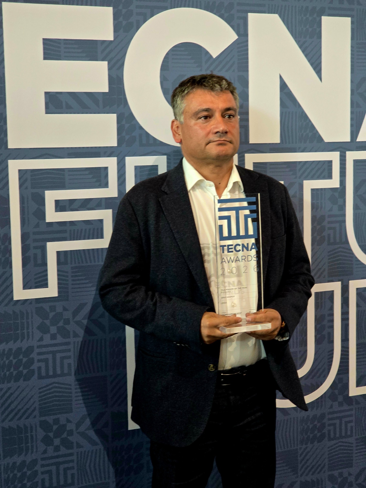 Спас Шопов с отличието „Tile Person от the Year – Europe“ на TecnAwards 2026.